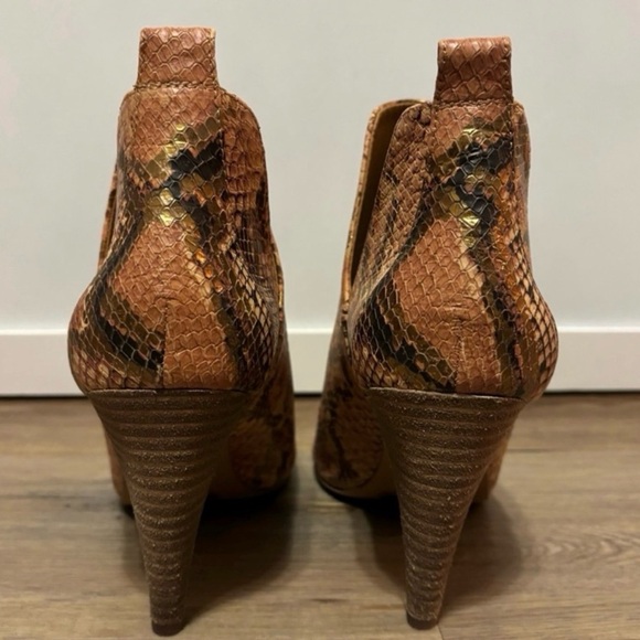 Vince Camuto Allanna Snakeskin Print Peep Toe Stiletto Booties brown copper NIB - Picture 4 of 11